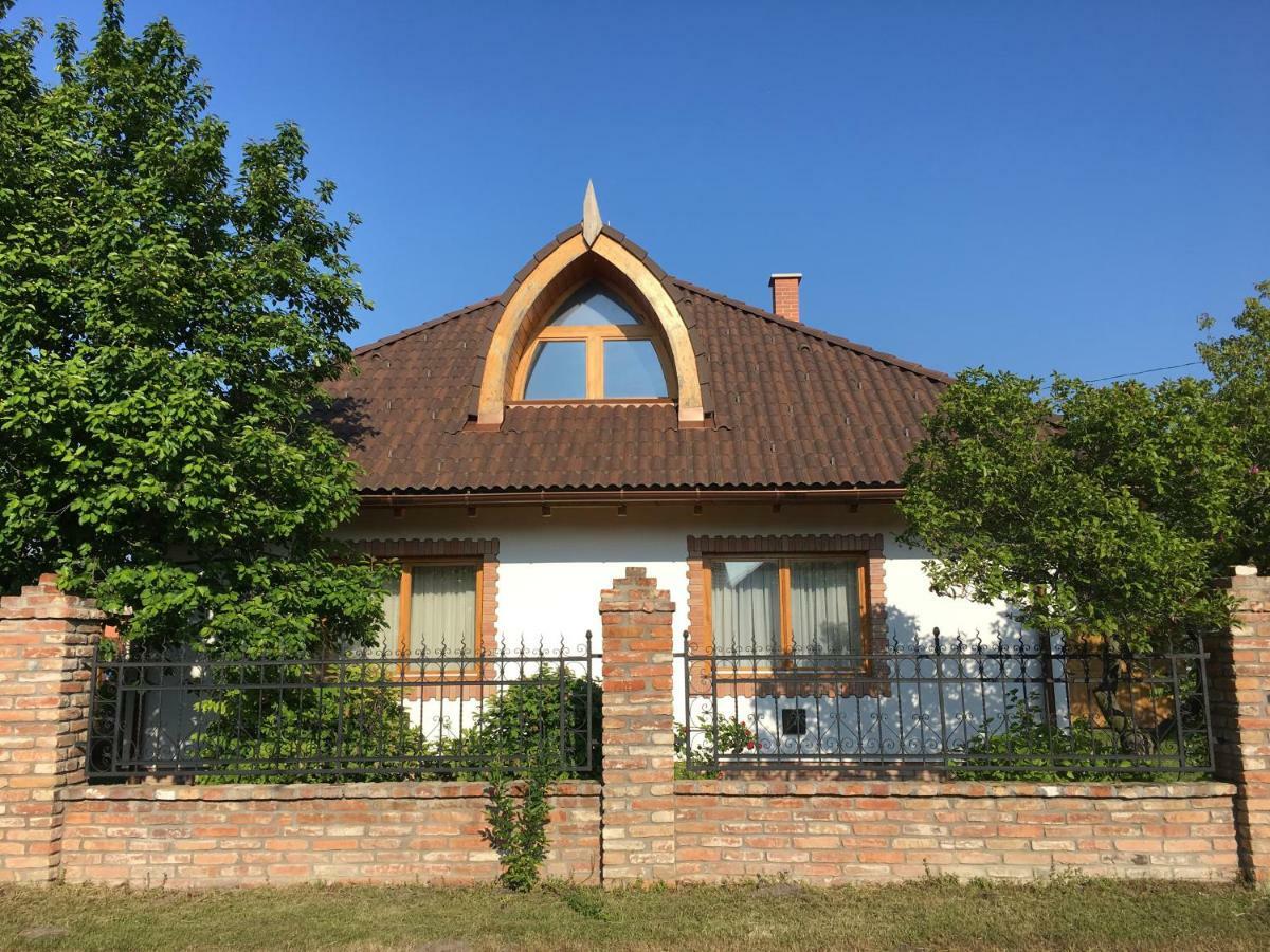 Villa Maximilian Balatonkeresztúr Exterior foto